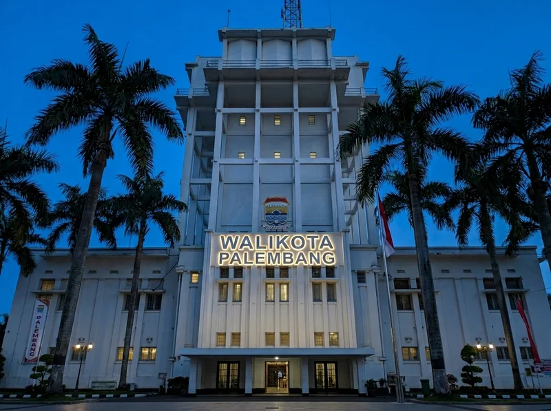Pengerjaan Huruf Timbul LED Gedung Walikota Palembang oleh Laserindo